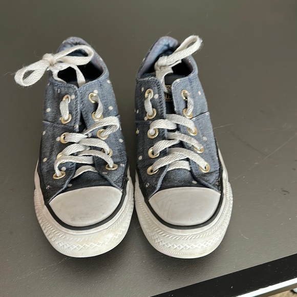 Convers girls size 4 - Picture 1 of 5